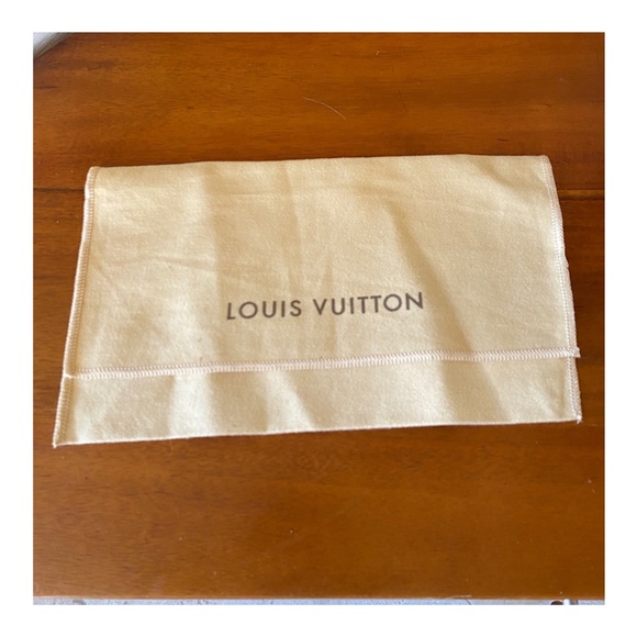 SOLD AUTHENTIC LOUIS VUITTON BIJOUX SAC TAPAGE KEY CHAIN  CHARM - Picture 7 of 9